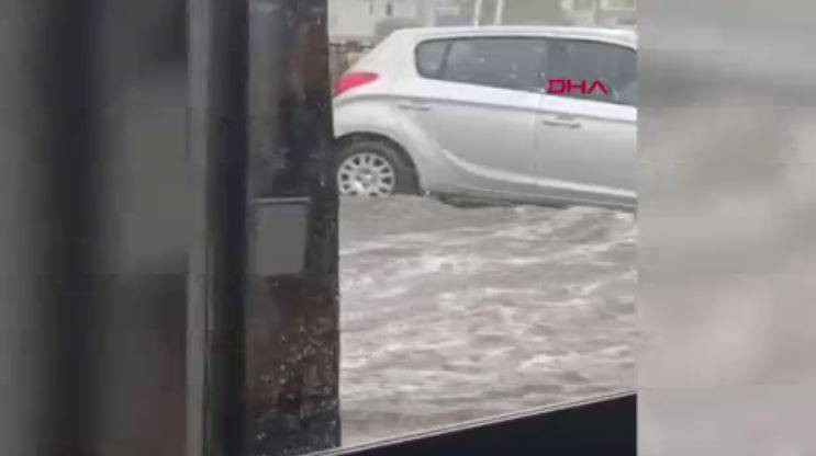 Ankara’da sağanak yaşamı felç etti! Alt geçit ve caddeler sular altında kaldı - Resim: 9